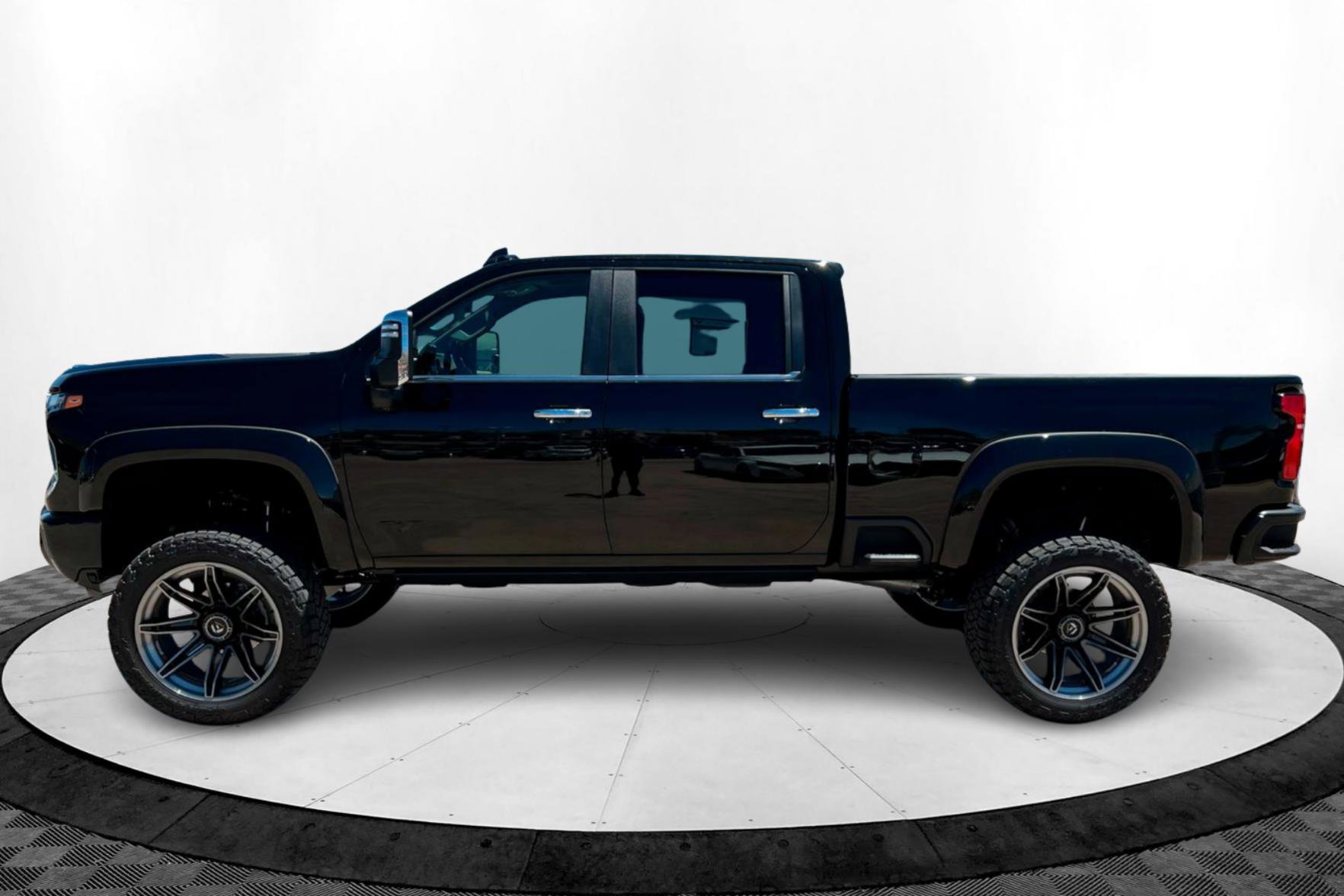 2025 Chevrolet Silverado 2500HD LT photo 2