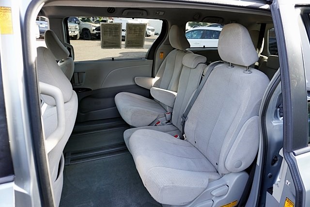 Used 2014 Silver Toyota LE image 15