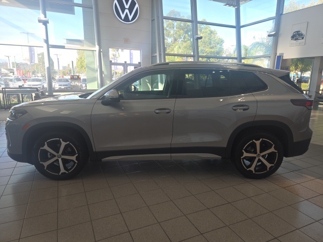 2025 Volkswagen Tiguan SE photo 4