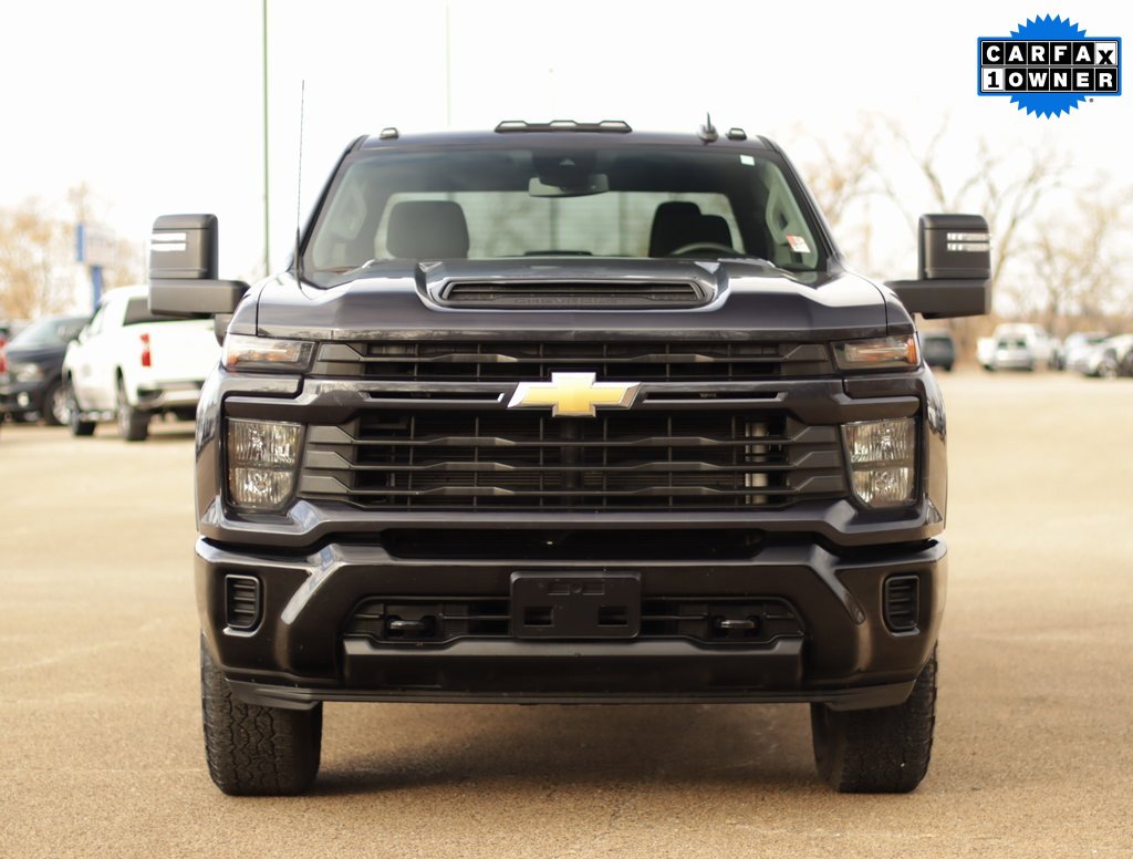 2024 Chevrolet Silverado 2500HD Custom photo 2