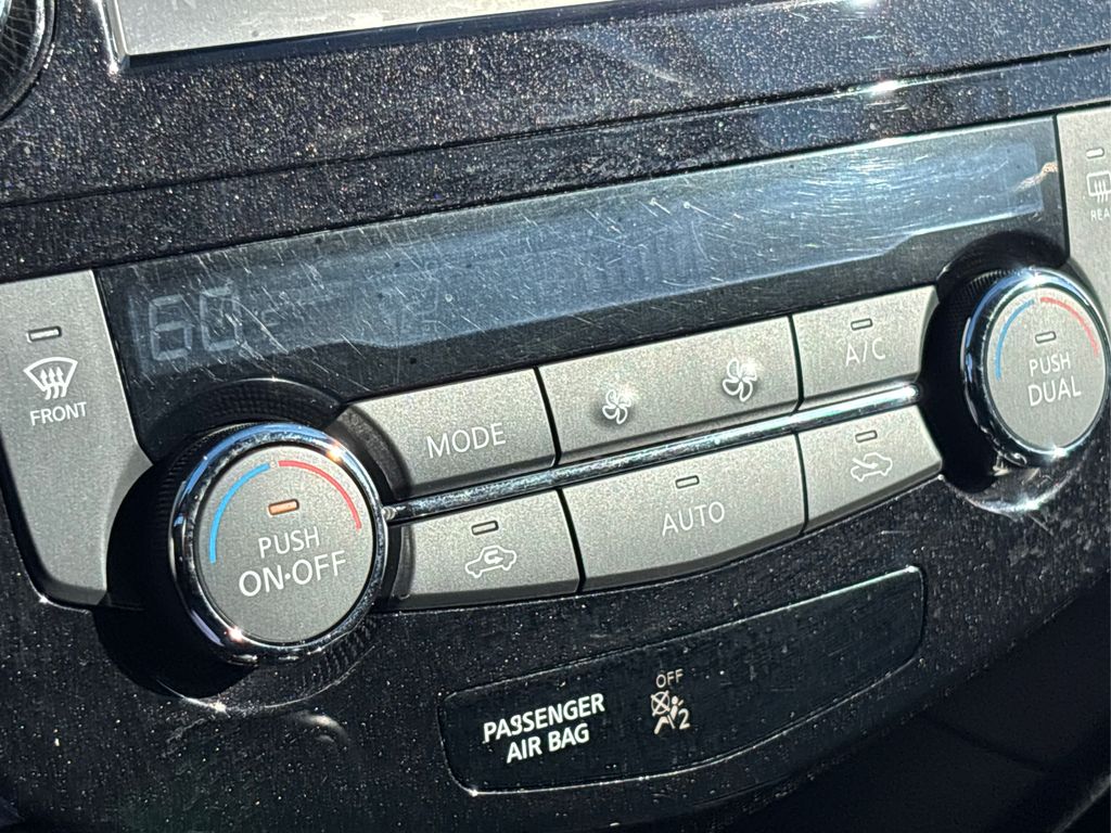 2016 Nissan Rogue SV photo 28