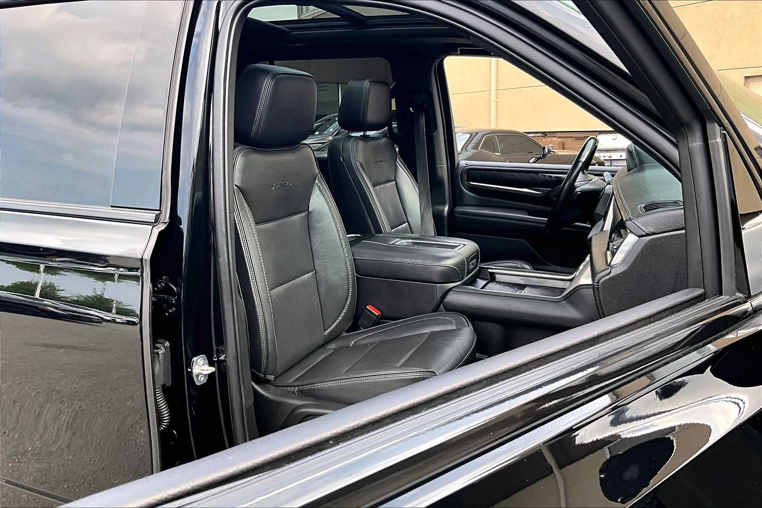 2022 Gmc Yukon Denali photo 9