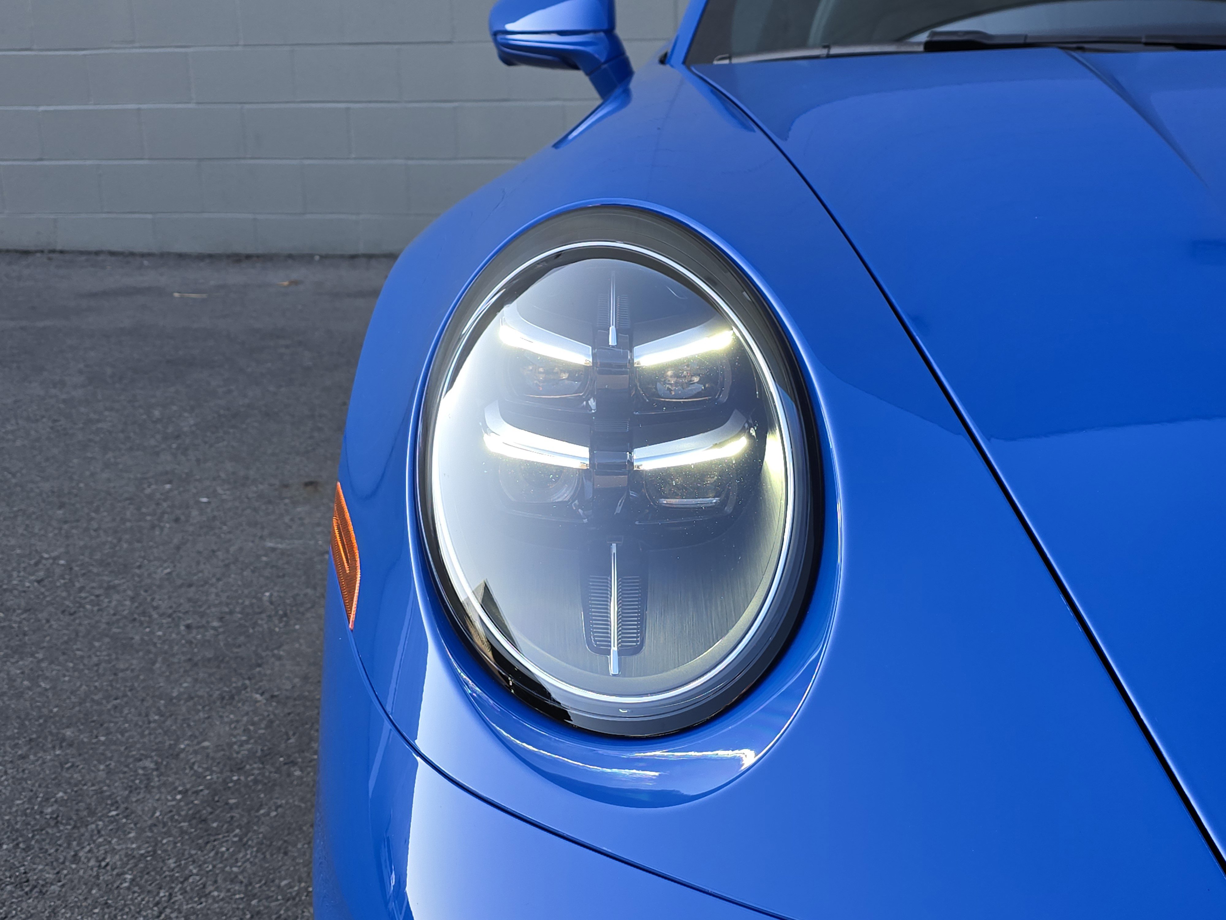 2025 Porsche 911 photo 2