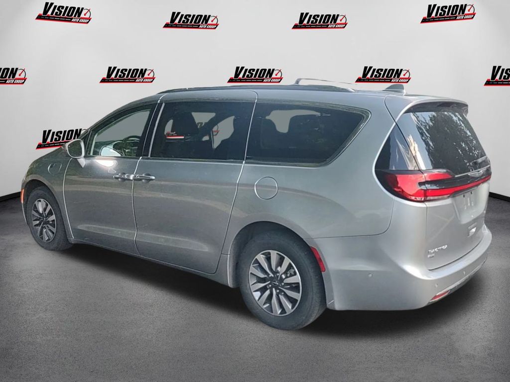2021 Chrysler Pacifica Hybrid Touring L photo 7