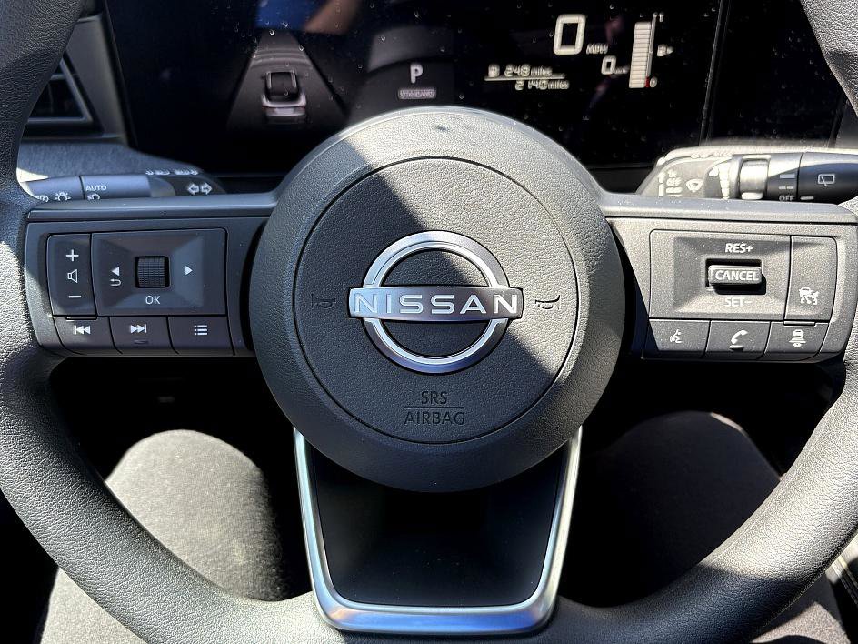 2025 Nissan Kicks SV photo 18