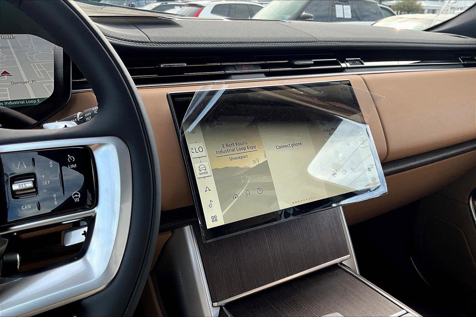 2025 Land Rover Range Rover SE photo 3