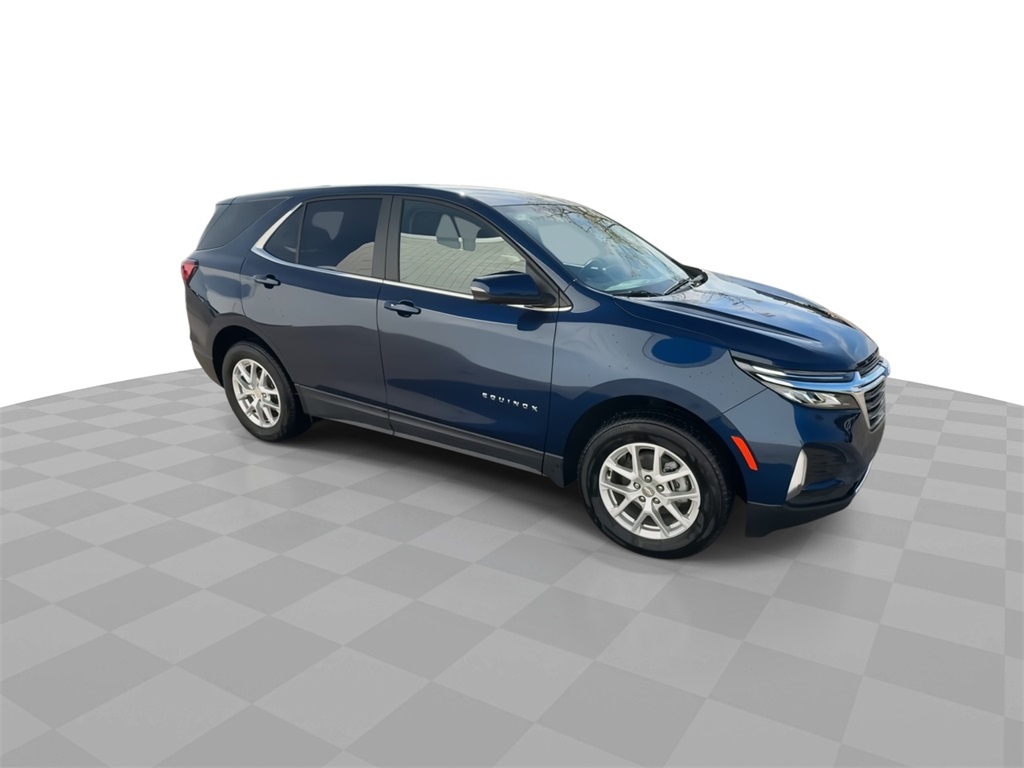 2022 Chevrolet Equinox LT photo 2