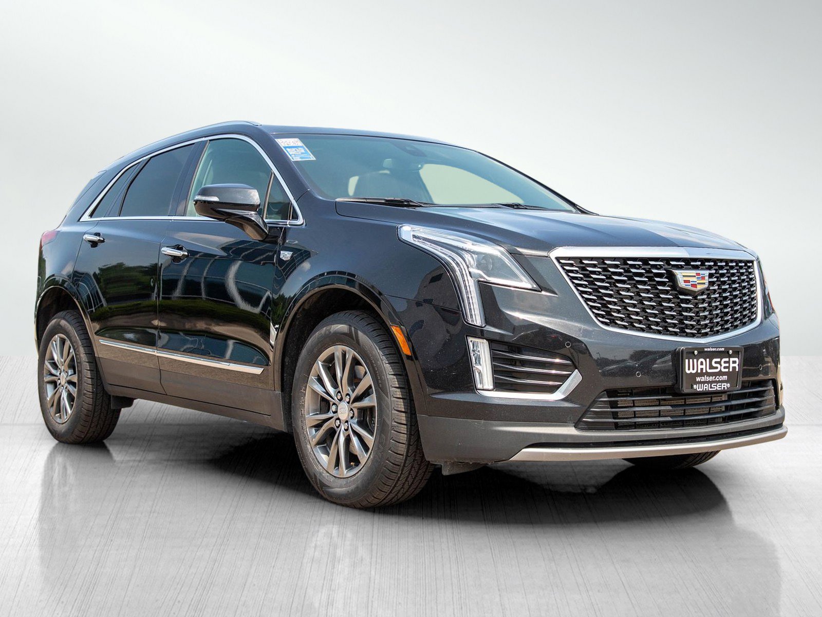 2021 Cadillac XT5 Premium Luxury photo 2
