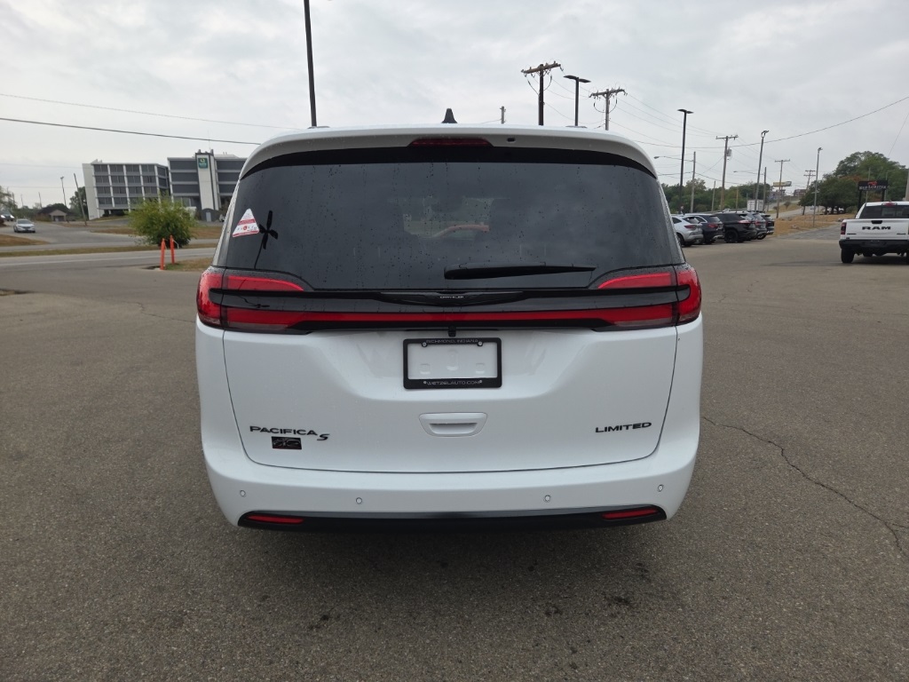 2026 Chrysler Pacifica Limited photo 2