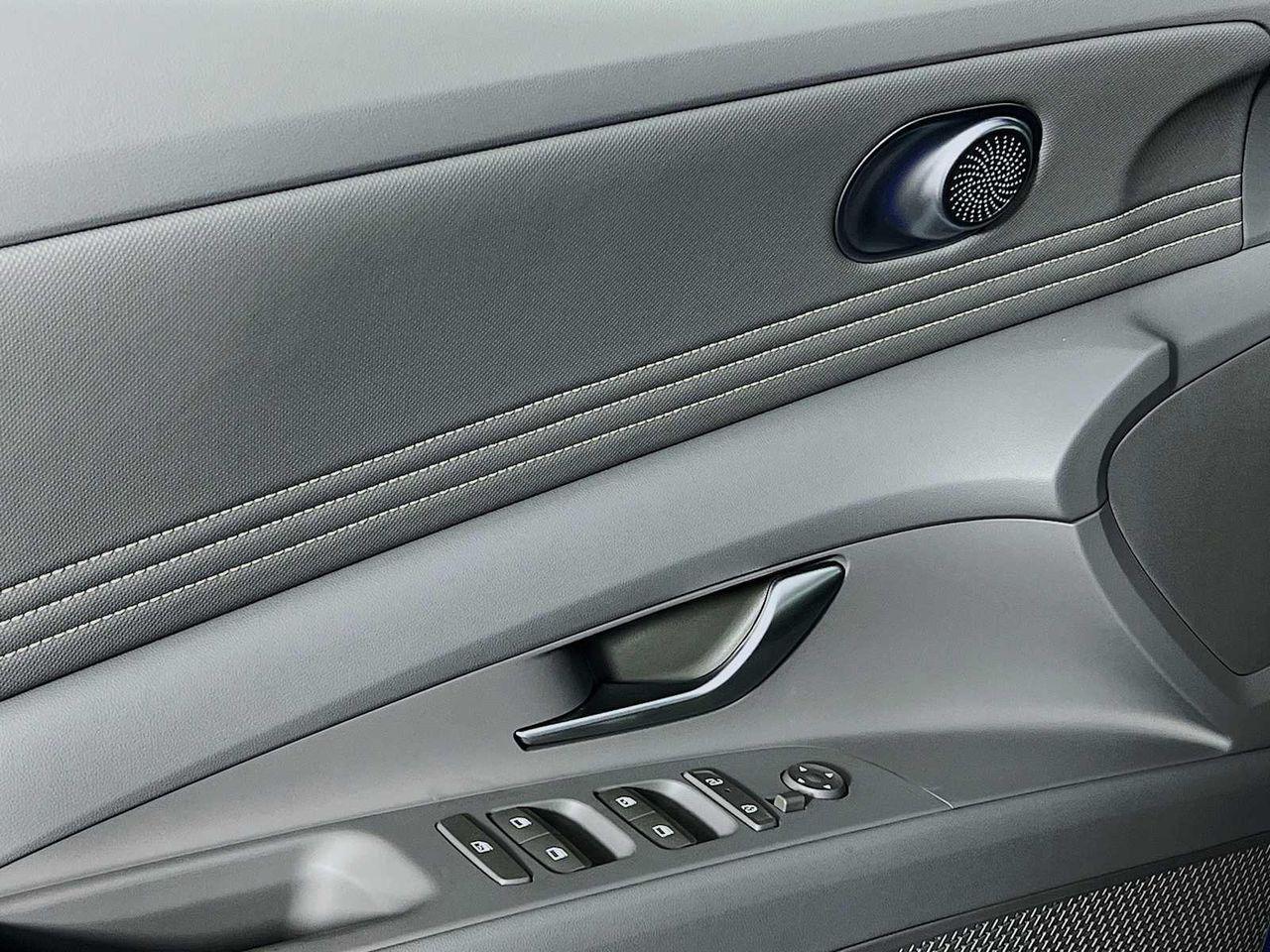 2025 Hyundai Elantra SEL Sport photo 15