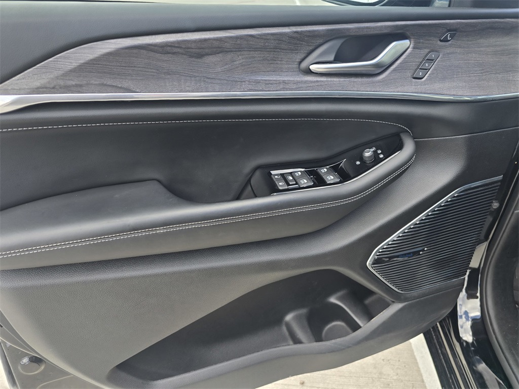 2023 Jeep Grand Cherokee Overland 4xe photo 22