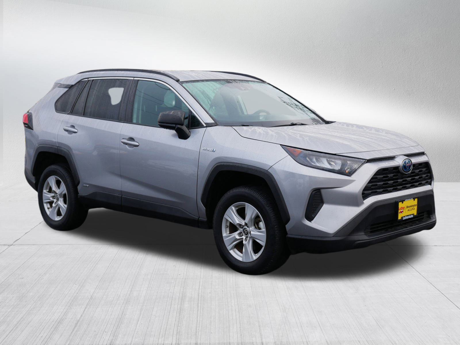 2021 Toyota RAV4 LE's photo