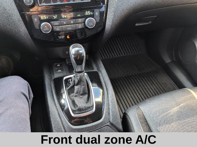 2022 Nissan Rogue Sport SL photo 3