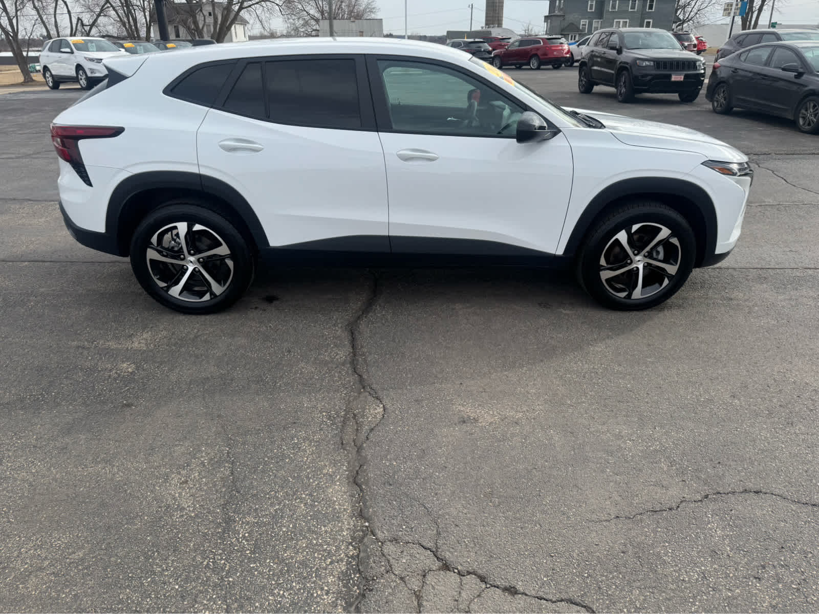2024 Chevrolet Trax photo 2