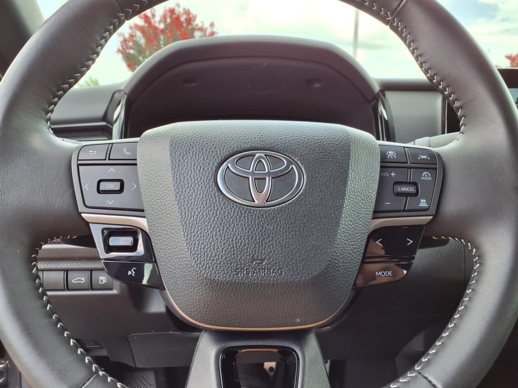 2025 Toyota Camry SE photo 23