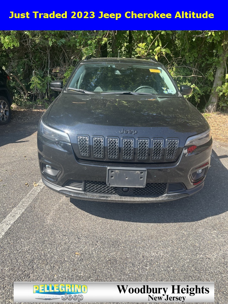 2023 Jeep Cherokee Altitude photo 2