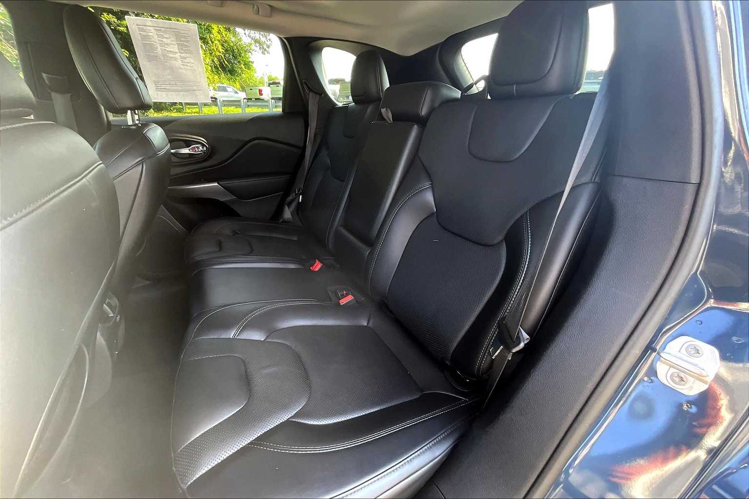 2021 Jeep Cherokee Latitude Lux photo 18