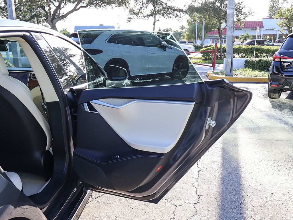 2018 Tesla Model S 75D photo 26
