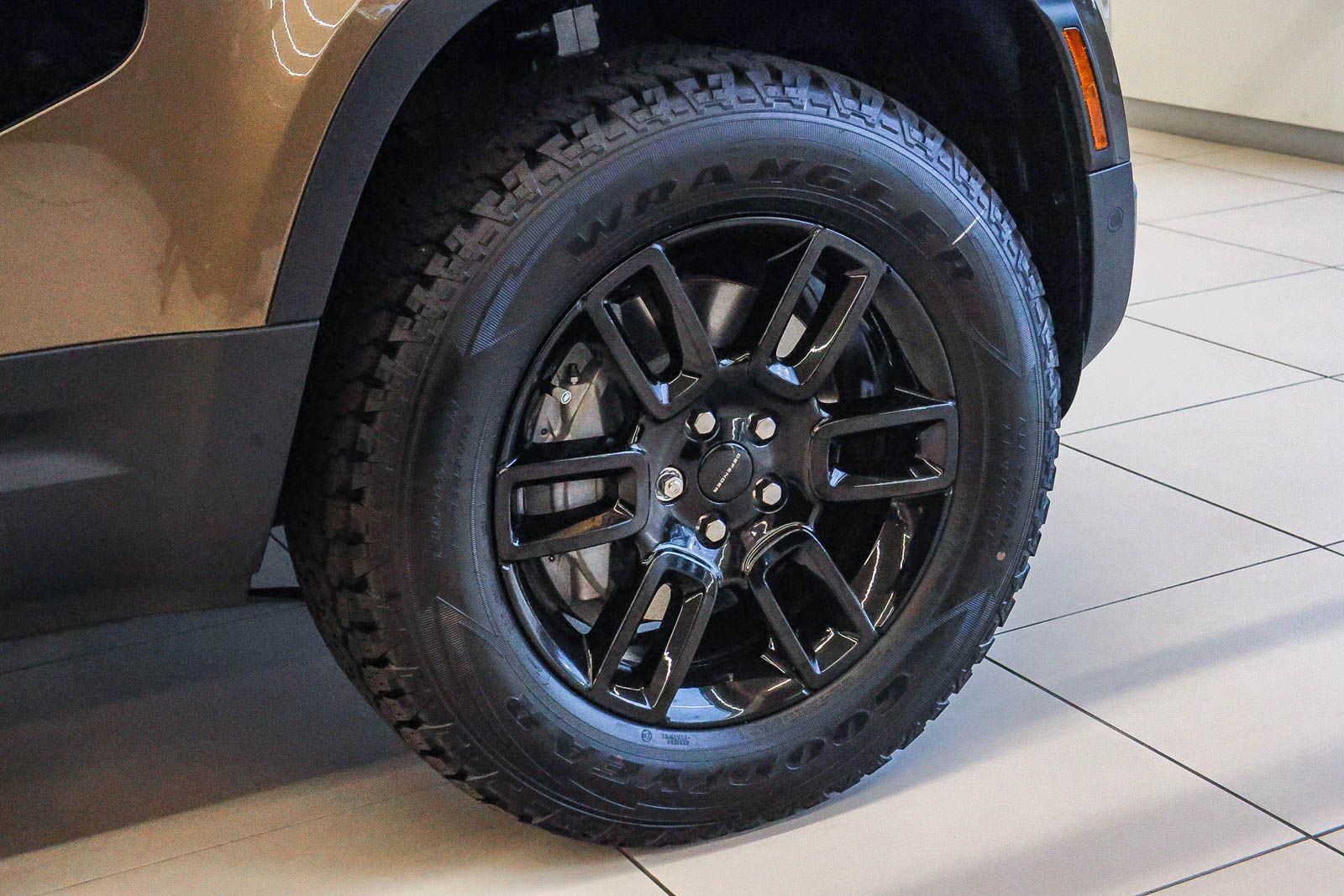 2026 Land Rover Defender 110 S photo 2