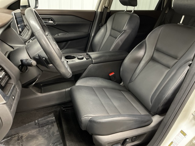2022 Nissan Rogue SV photo 16