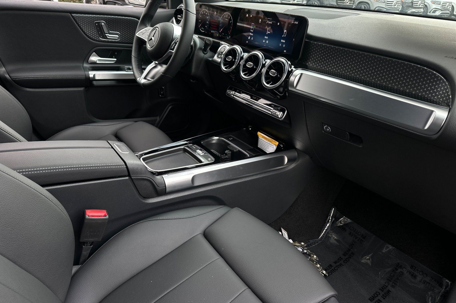 2025 Mercedes Benz GLB 250 photo 12