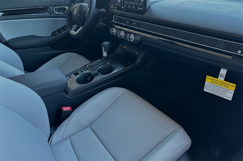 2025 Honda Civic Sport Touring photo 14