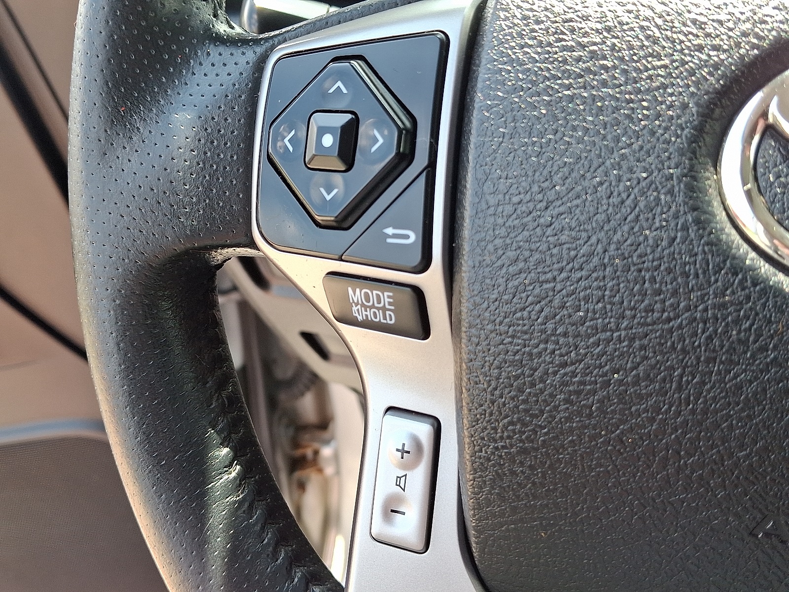 2018 Toyota 4Runner SR5 photo 17