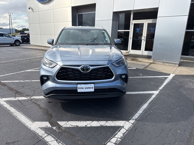 2022 Toyota Highlander LE photo 8