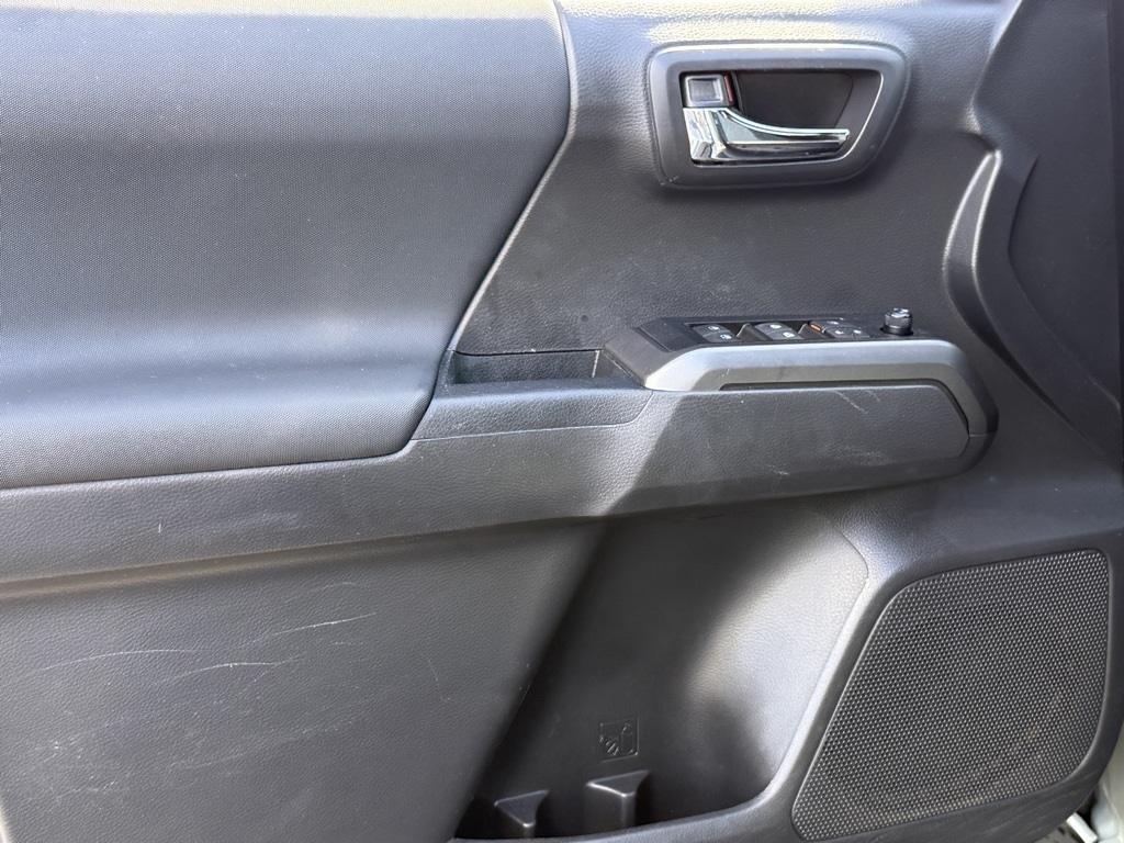 2022 Toyota Tacoma TRD Off-Road photo 14
