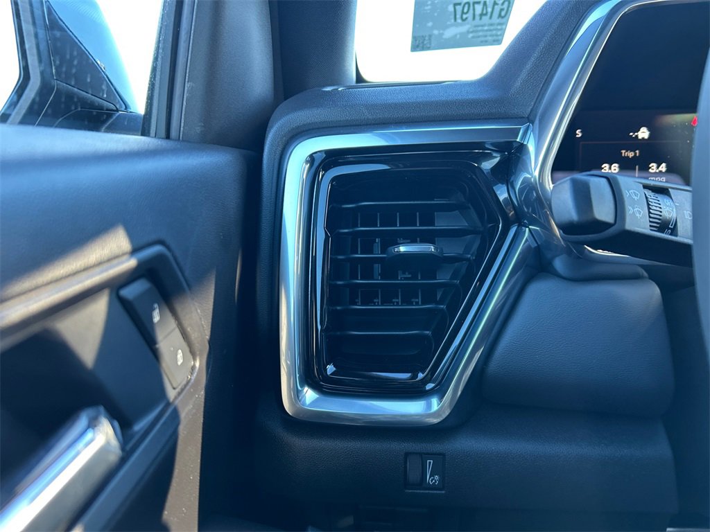 2026 GMC CANYON - Image 16