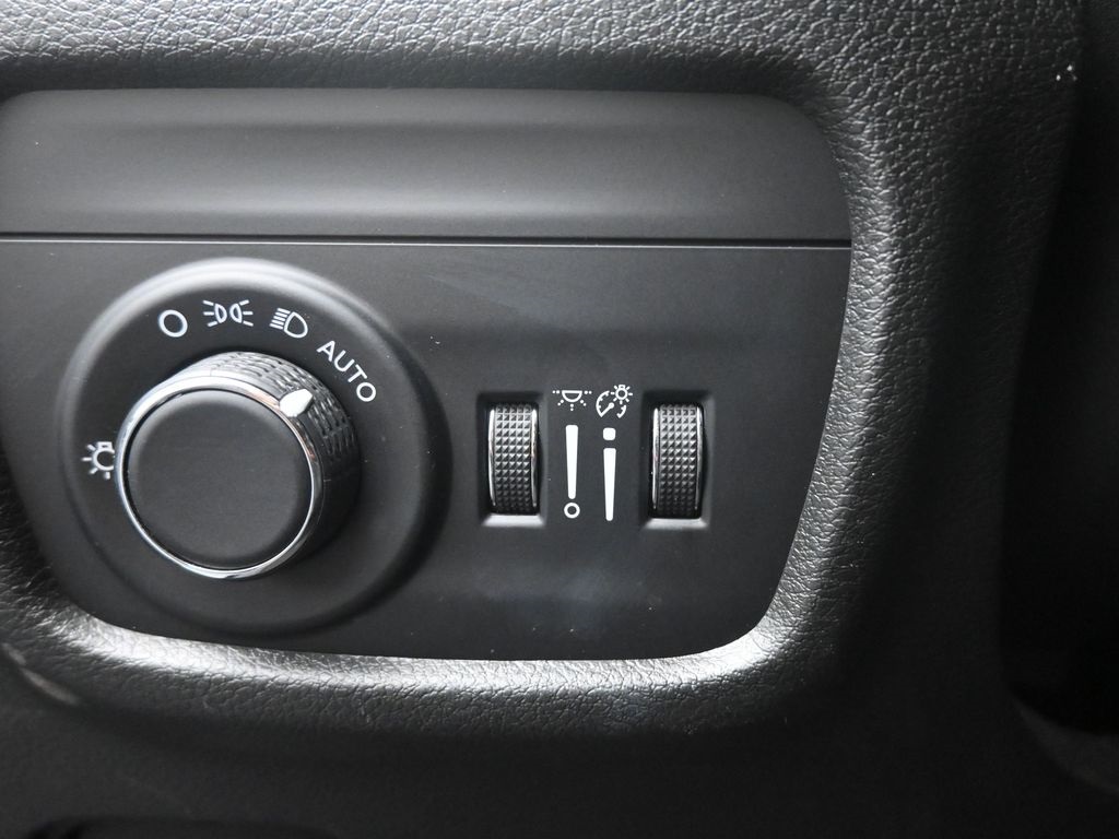 2023 Jeep Grand Cherokee Laredo photo 19