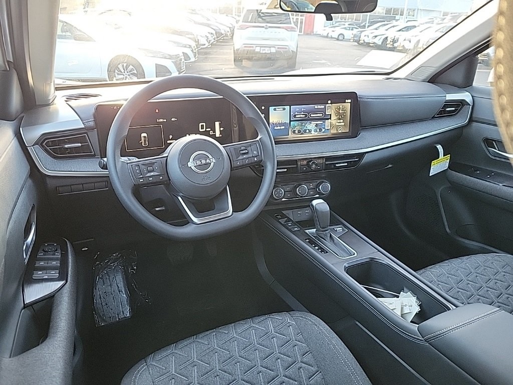 2025 Nissan Kicks SV photo 10