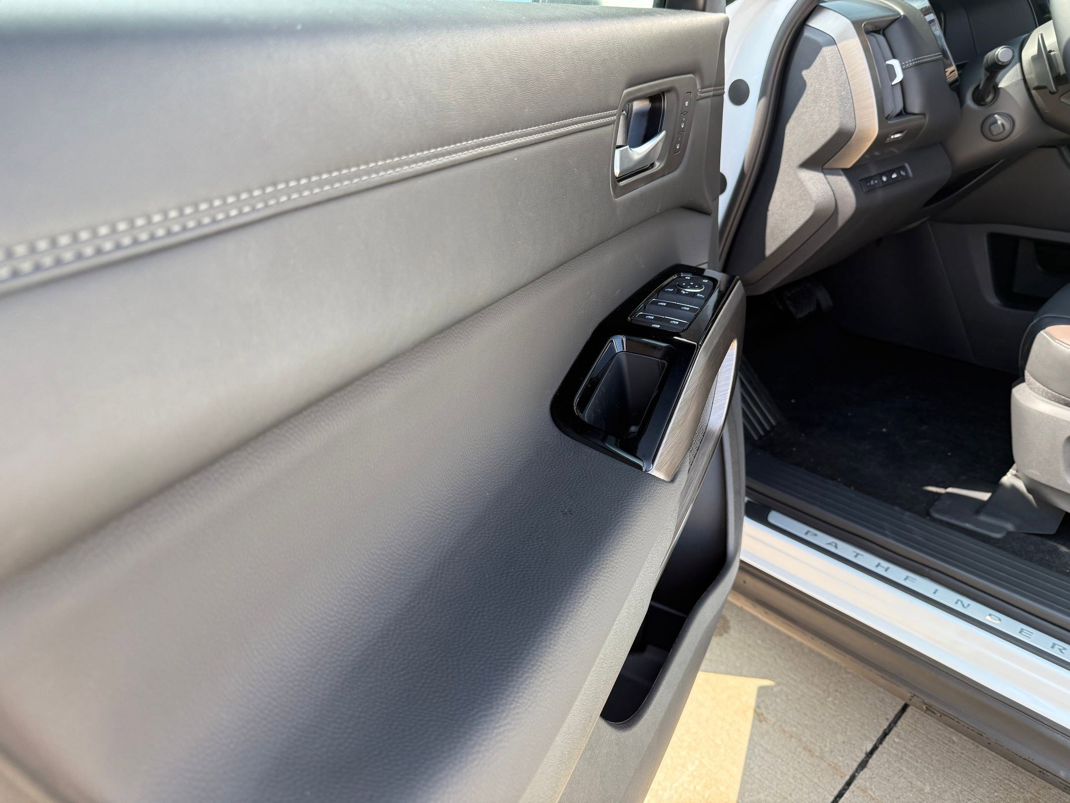 2025 Nissan Pathfinder Platinum photo 21