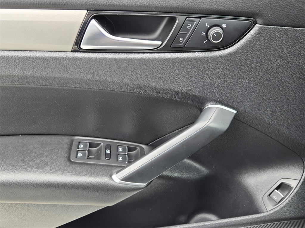 2022 Volkswagen Passat 2.0T SE photo 25