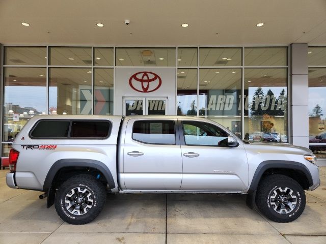 2017 Toyota Tacoma TRD Off-Road photo 2