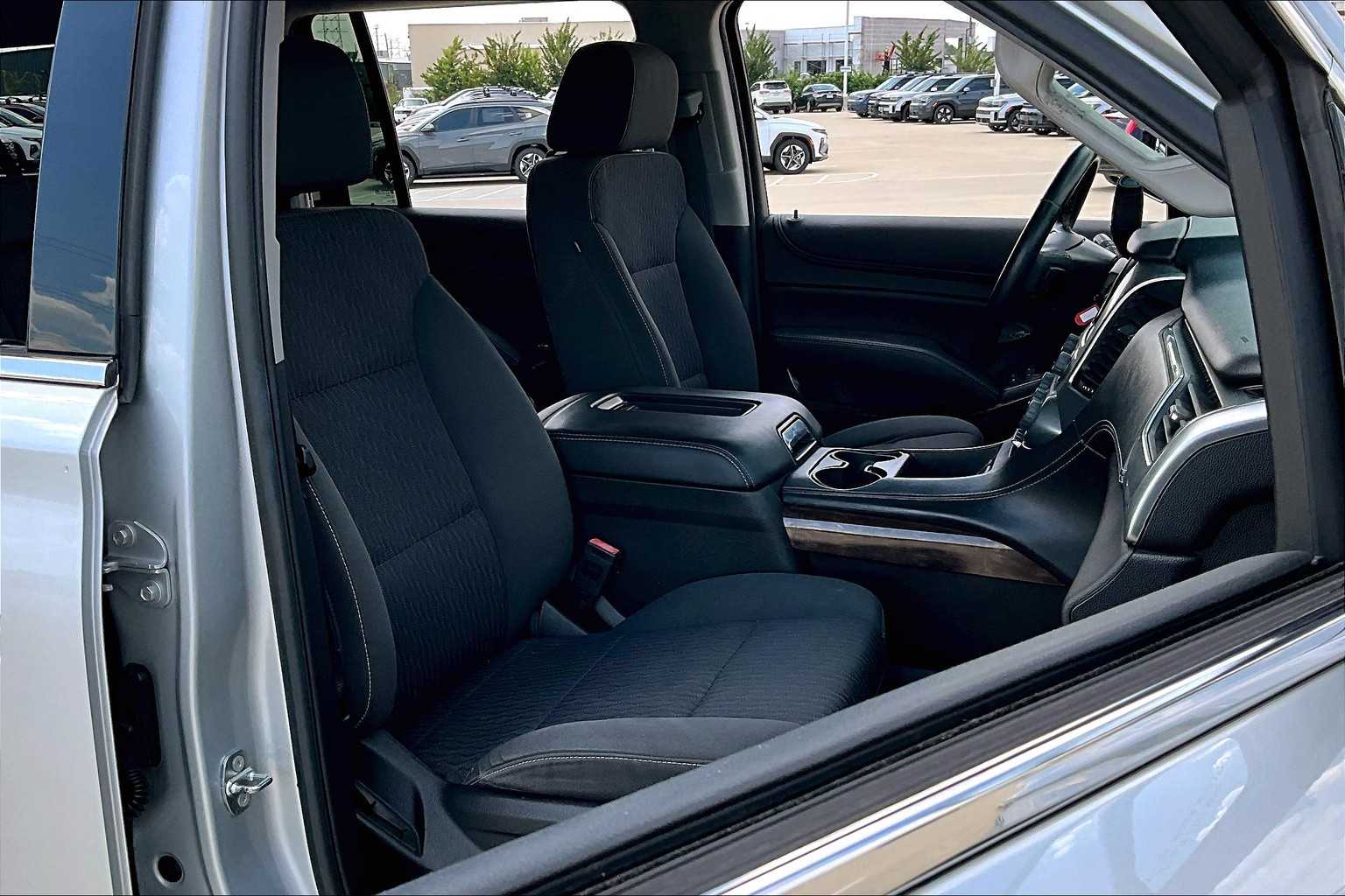 2018 Chevrolet Suburban LS photo 8