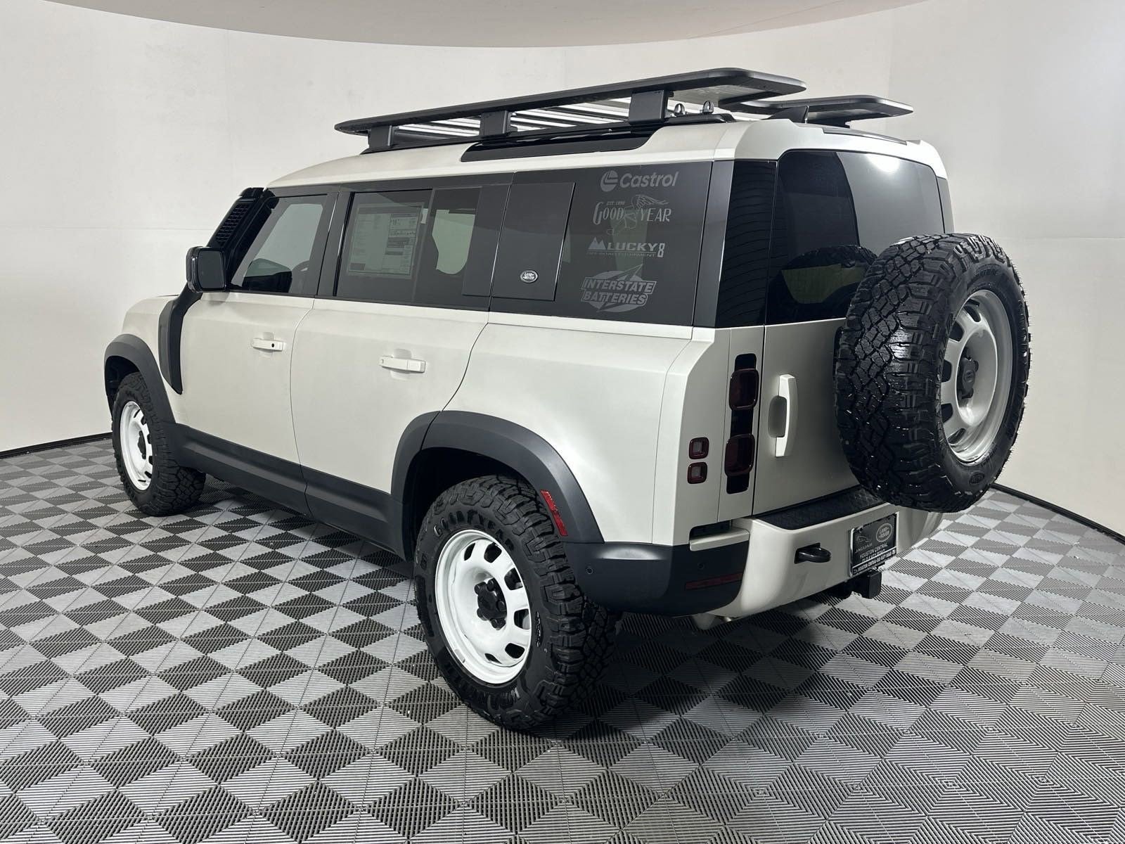 2024 Land Rover Defender 110 S photo 3