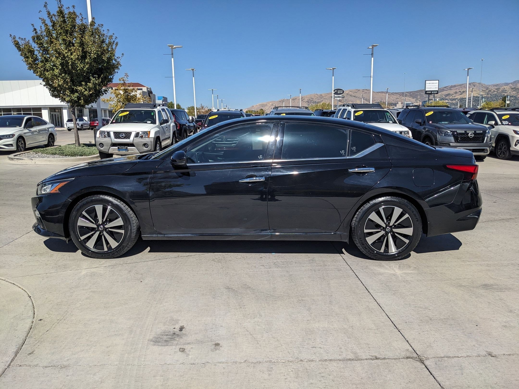 2019 Nissan Altima 2.5 SV photo 2