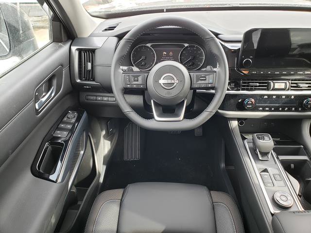 2025 Nissan Pathfinder SL photo 13