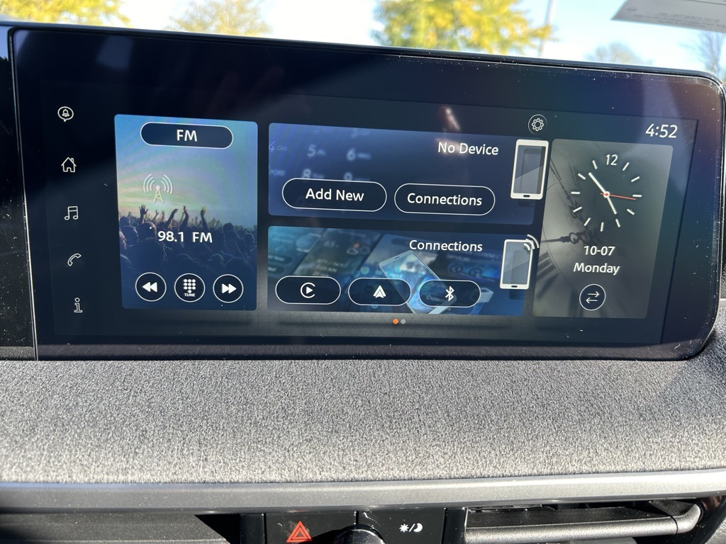 2025 Nissan Kicks SV photo 16