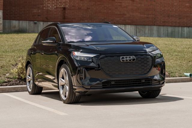 2025 Audi Q4 e-tron Premium Plus