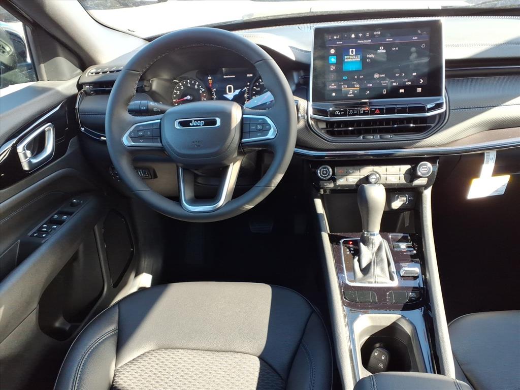 2026 Jeep Compass Latitude Altitude photo 3