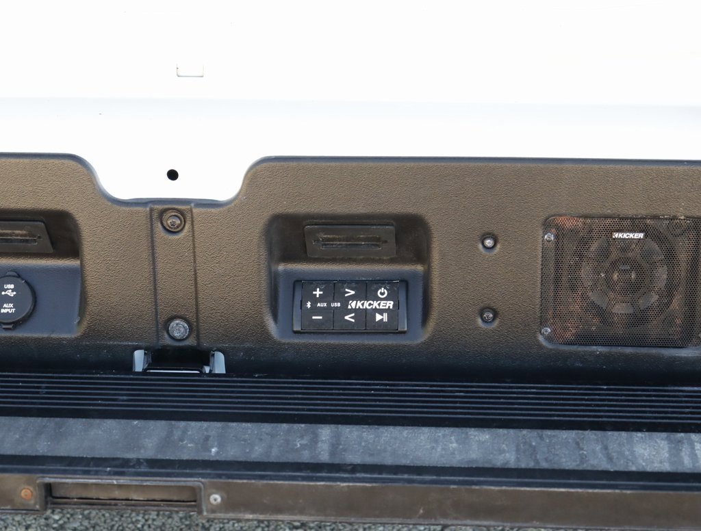 Used 2022 White Frost Tricoat GMC Denali image 32