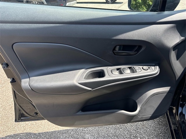2025 Nissan Versa S photo 18