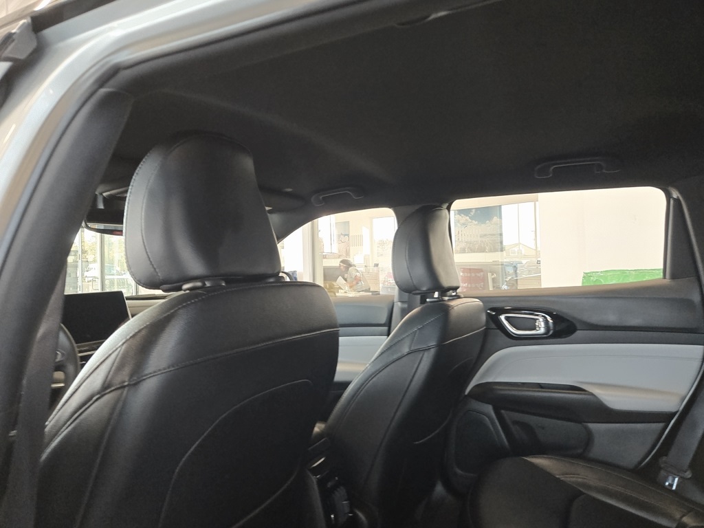 2024 Jeep Compass Limited photo 16