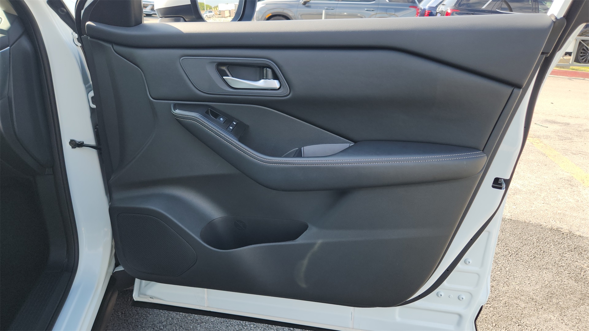 2025 Nissan Rogue SV photo 20
