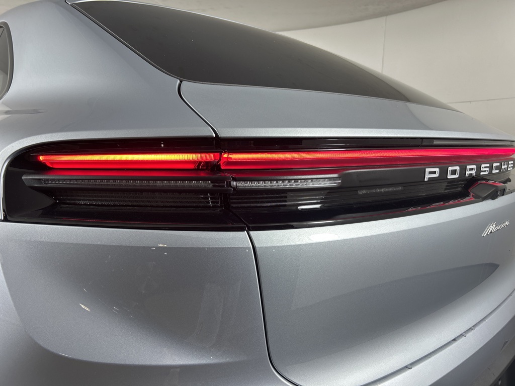 2025 Porsche Macan Electric photo 28