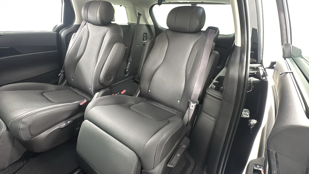 2026 Kia Carnival SX Prestige photo 12