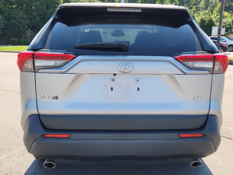 2019 Toyota RAV4 XLE photo 4
