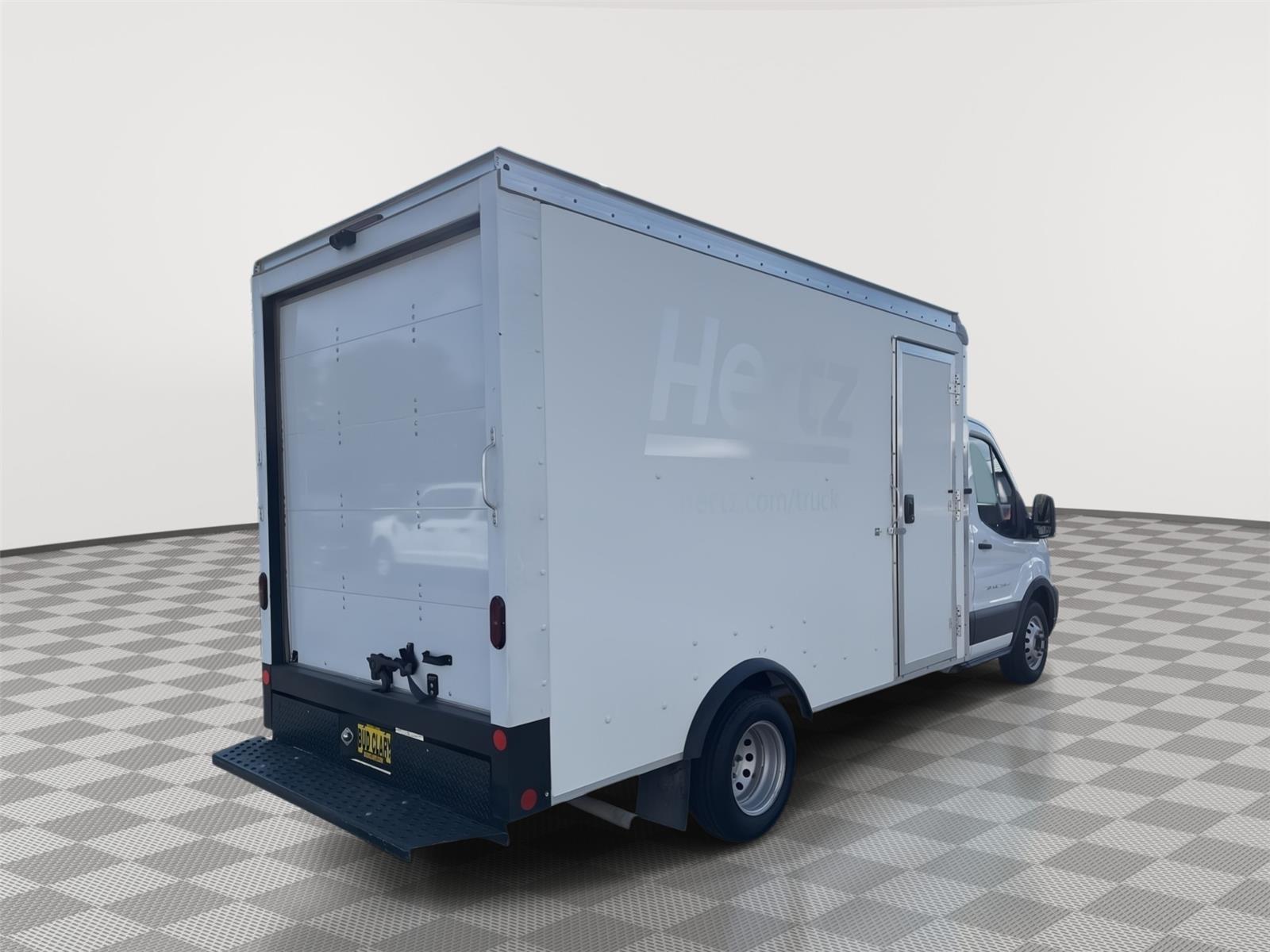 2022 Ford Transit Cutaway photo 5